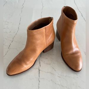 Seychelles Stacked Heel Ankle Boot in Chestnut — size 9.5